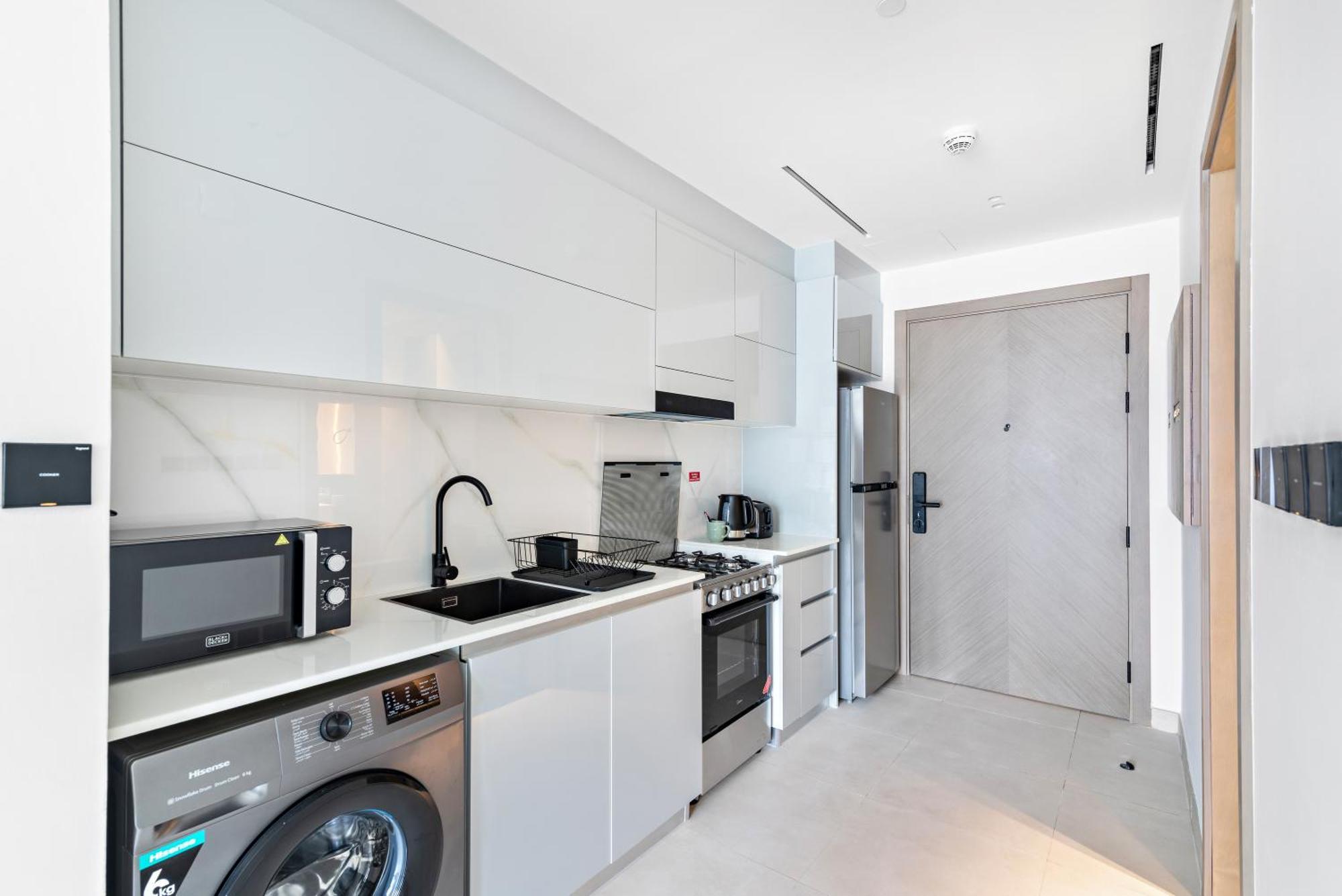 Furnished Apartment Binghatti Canal - Burj Khalifa View, Дубай Екстер'єр фото