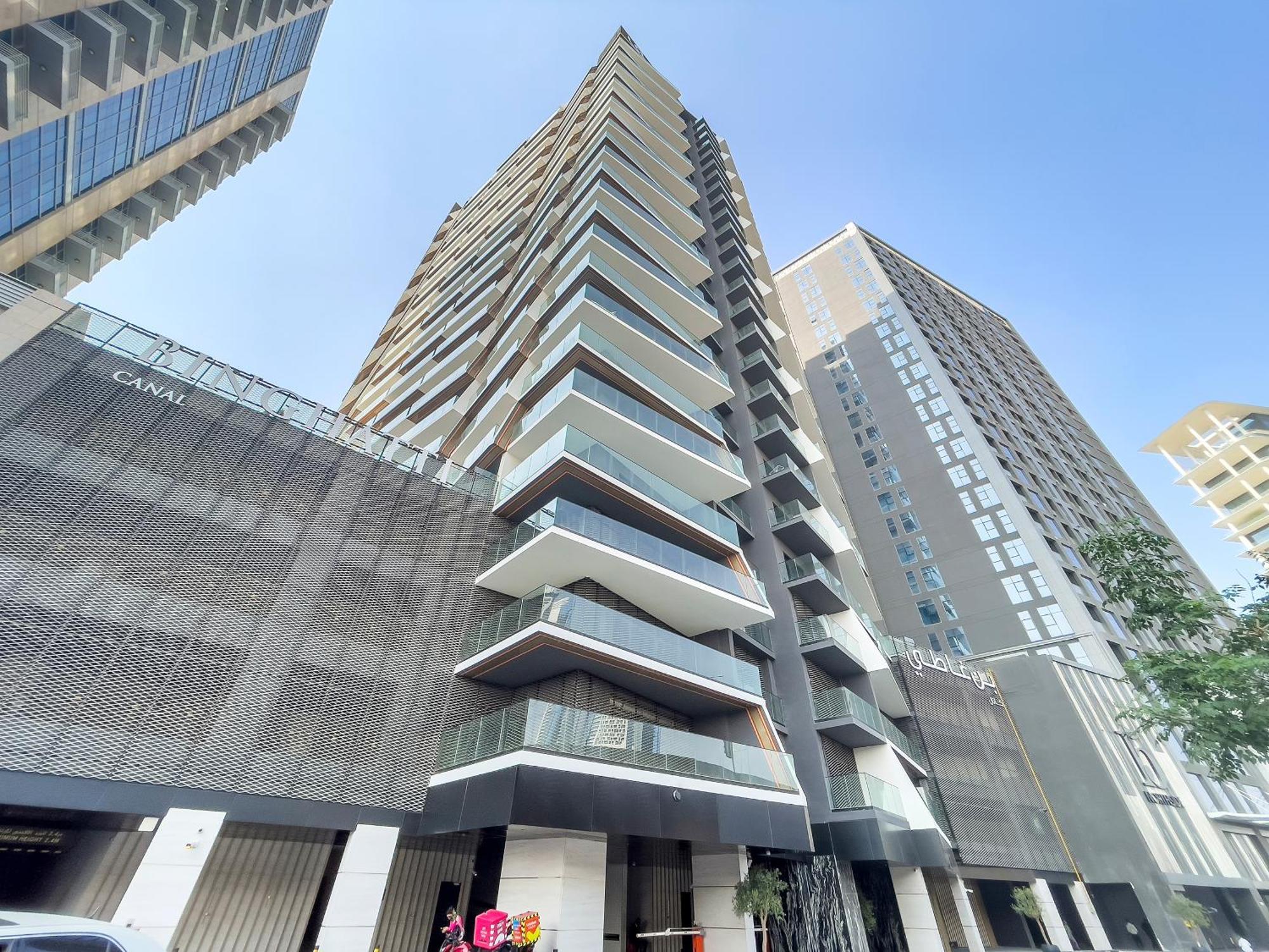 Furnished Apartment Binghatti Canal - Burj Khalifa View, Дубай Екстер'єр фото