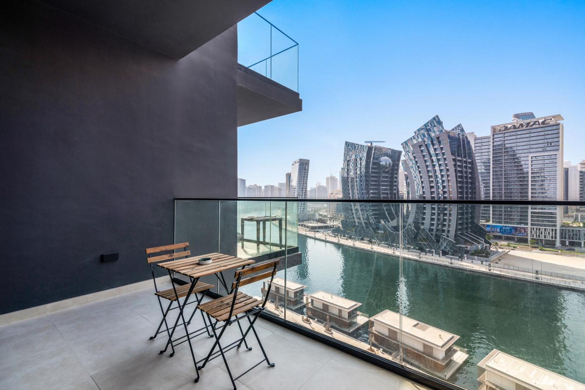 Furnished Apartment Binghatti Canal - Burj Khalifa View, Дубай Екстер'єр фото