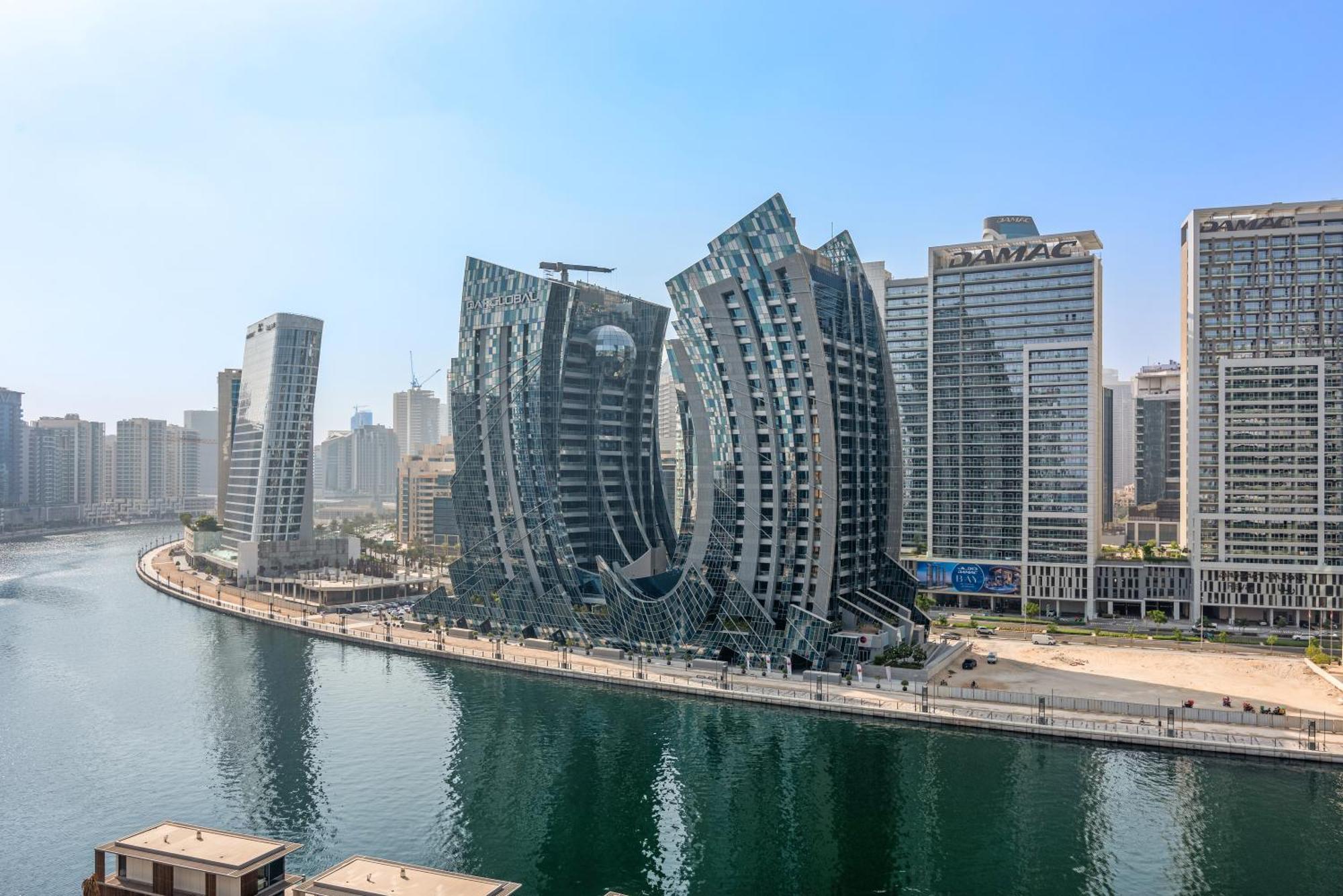 Furnished Apartment Binghatti Canal - Burj Khalifa View, Дубай Екстер'єр фото